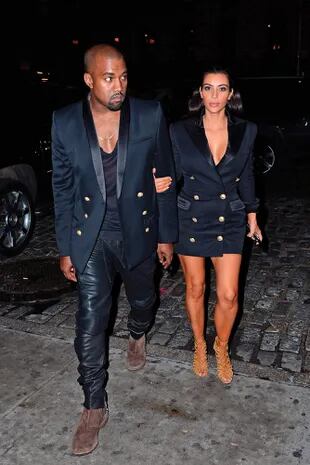 El rapero con Kim Kardashian, su ex mujer, los dos vestidos por Balmain