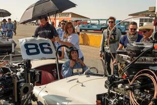 James Mangold dirige a Christian Bale durante el rodaje de Ford vs. Ferrari, tal el título original de Contra lo imposible