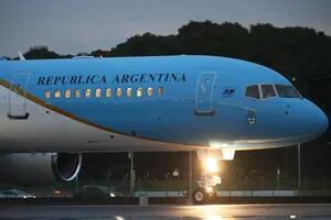 Llegó el polémico avión que Alberto Fernández compró por US$25 millones