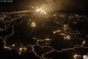 Uno de los volcanes más activos del mundo entra en erupción después de dos meses de pausa
