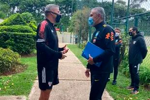 Una charla cordial de estos tiempos, en la antesala de la Copa América: Hernán Crespo fue a la concentración brasileña para visitar a Tite