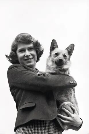 La reina Isabel II estuvo rodeada por perros corgi desde su infancia