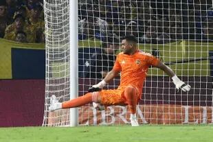 Chiquito Romero descuida el primer palo y recibe el gol de Rodríguez, el tercero de Instituto