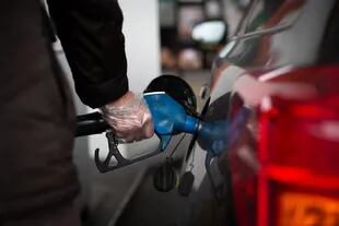 Los precios de los combustibles se dispararon en todo el mundo debido a la invasión rusa de Ucrania  