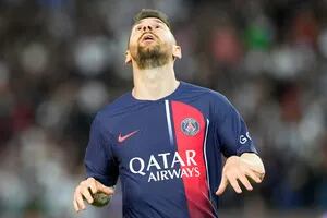 La última función: Messi fue silbado por los hinchas de PSG, que perdió en el Parque de los Príncipes