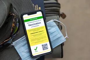 Certificados de vacunas y test en el celular, para favorecer los viajes internacionales 