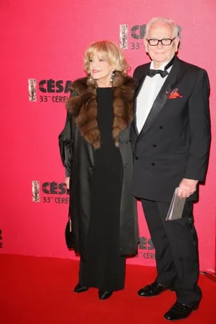 Jeanne Moreau y Pierre Cardin en la entrega de los premios Cesar, en enero de 2008. (Photo by Julien Hekimian/WireImage) 