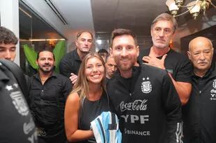 Messi, a pura foto en el restaurante de Natalia Denegri en Miami (Foto: Gentileza Baires Grill)