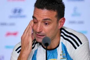 El técnico de Argentina reacciona emocionado, una postal de los últimos meses