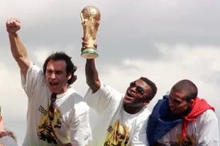 Tenía 20 años Trezeguet cuando Francia obtuvo su primera Copa del Mundo en 1998; Alain Boghossian, Marcel Desailly y aquel pibe que se crió en Villa Martelli