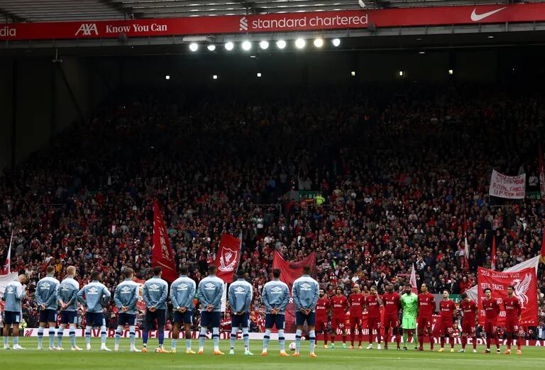 The “God Save the King” hymn was booed in the stadium of Liverpool who prefer their own song and fight the system.