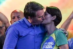 Bolsonaro encabezó su primer acto público en Orlando, mientras su mujer empezó a trabajar en Brasil