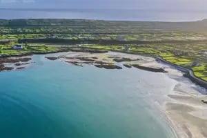 Casas por un euro en Italia o dinero para repoblar islas remotas en Irlanda: ¿funcionan estas propuestas que se viralizan?