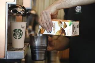 La política de Starbucks frente al consumo de leches no animales indignó a Paul McCartney