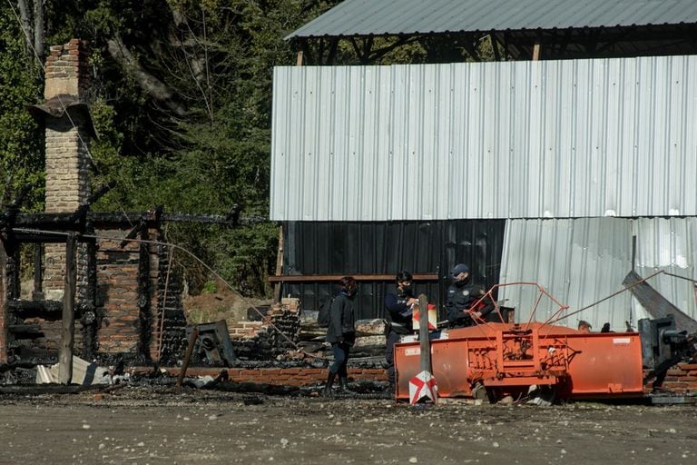 Incendiaron un campamento de Vialidad provincial en Río Negro y la gobernadora pidió la intervención de las fuerzas federales
