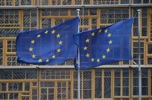 13/12/2021 Banderas de la UE en la sede de la Comisión Europea en Bruselas POLITICA EUROPA UNIÓN EUROPEA ALEXEY VITVITSKY / SPUTNIK / CONTACTOPHOTO