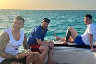 Messi with friends in the Red Sea