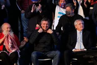 Alberto Fernández y Máximo Kirchner en el acto de la militancia llevado a cabo en el club Nueva Chicago