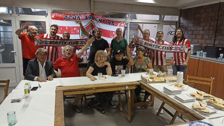 Meeting of the Athletic Bilbao supporters club in Argentina for a Copa del Rey final;  the great Basque community in the country contributes fans to the local cause of the Biscayan team,