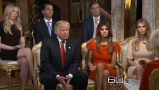 Trump y su familia, en la entrevista con CBS