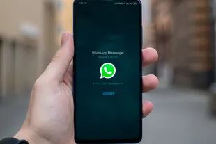WhatsApp te brinda una serie de atajos para saber si hay alguien usando tu versión web en otro dispositivo 