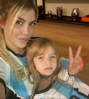 Wanda Nara vio el partido de Argentina contra México desde Estambul en compañía de sus hijos