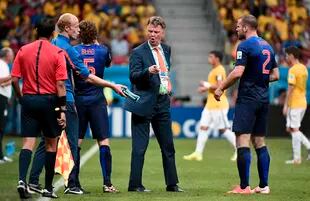 Van Gaal en aquella recordada semifinal de Brasil 2014 que Países Bajos perdió contra la Argentina en la definición por penales.