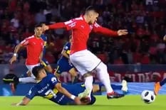 Independiente-Boca. Pavón lesionó a Bustos , pero el árbitro no cobró nada