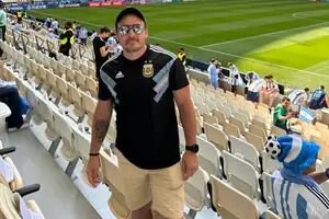 Es mexicano, viajó a Qatar, pero hincha por Argentina: ”Traje la camiseta de una sola selección”