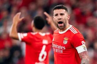 Nicolás Otamendi tiene contrato en Benfica hasta el final de junio