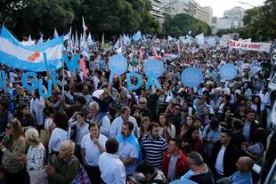 Comenzó en Buenos Aires la marcha en contra de la despenalización del aborto