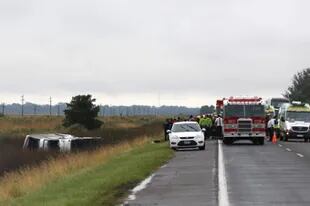 Volcó un ómnibus en Ruta 2, camino a Mar del Plata: hay 15 heridos