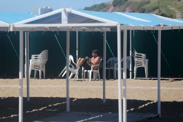 En Mar del Plata, los residentes tienen descuentos con Previaje para el alquiler de carpas y sombrillas 