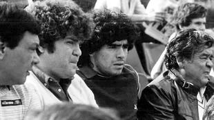 Según Juan, un día antes de su muerte, su padre le dijo que tenía deseos de darle "un abrazo a su hermano, Maradona"