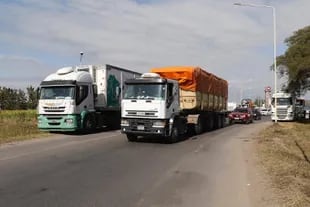 Los transportistas exigen recibir el gasoil al mismo valor que en la ciudad de Buenos Aires