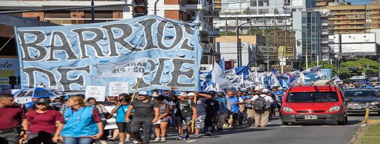 Un sector disidente de Barrios de Pie mantiene activos sus reclamos contra el Gobierno; se movilizó la semana pasada y lo haría también el viernes próximo