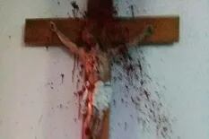 Crucifijos vandalizados: las fotos de la iglesia tomada por los mapuches