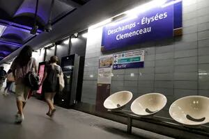 De "Deschamps Elysees" a "Víctor Hugo Lloris": cambia el metro de París