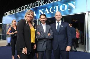 Alejandra Martínez, Directora de Relaciones Institucionales de Enel; Nicola Melchiotti, CEO de Enel, y Gervasio Marques Peña, Director Comercial de LA NACION