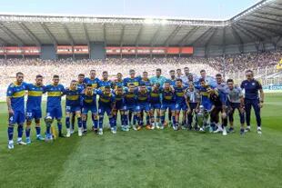 Boca se consagró campeón de la Copa de la Liga y de la Liga profesional en 2022. En esta imagen, el plantel posa antes del partido ante Racing en San Luis