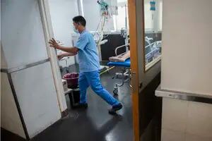 Cómo se vive el drama de los baleados en la guardia del hospital de emergencias de Rosario