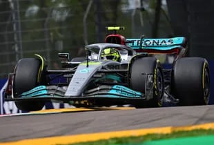 Tras la desastrosa clasificación, Lewis Hamilton retrocedió una posición más en la carrera Sprint