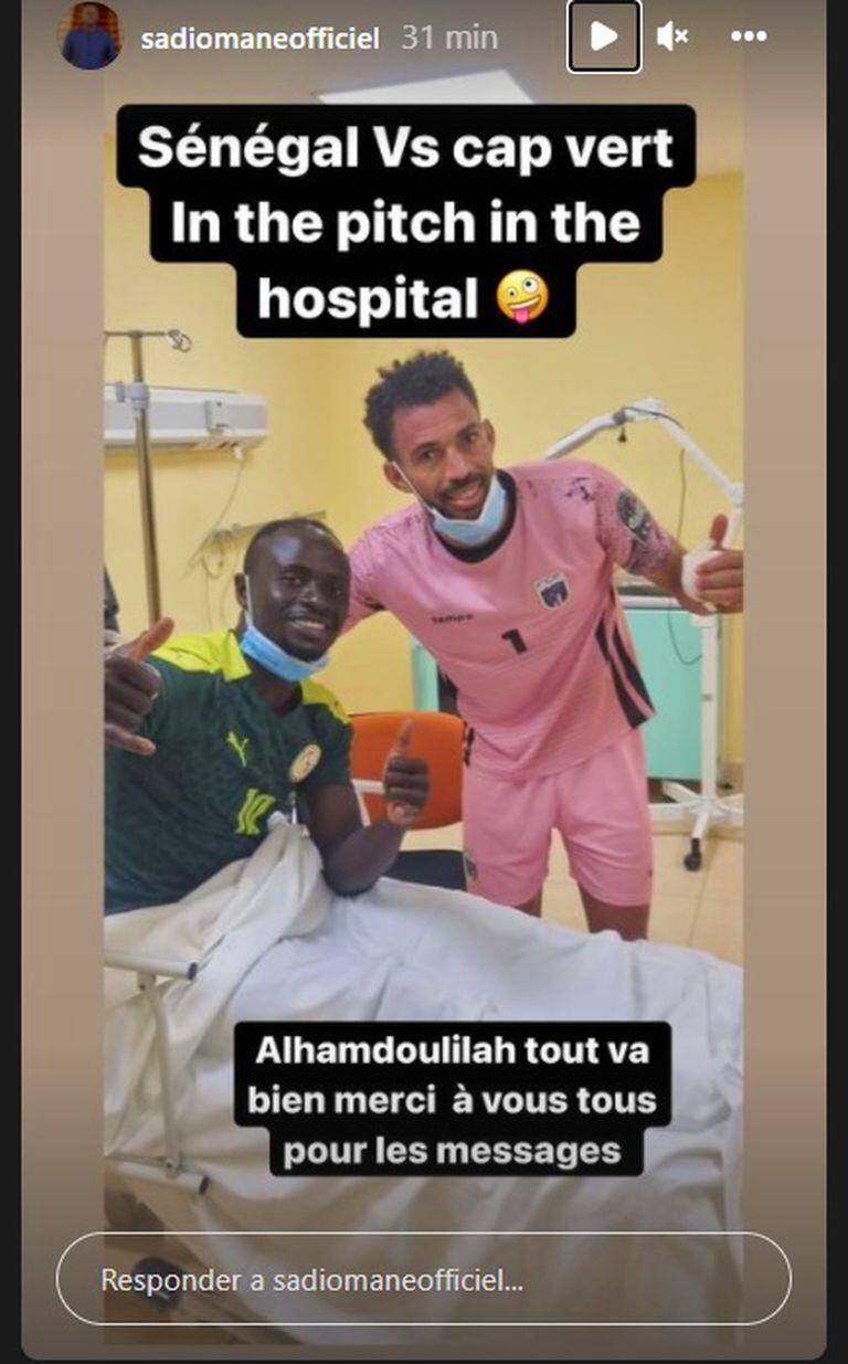 Mané and Vozinha, together in the hospital, after the shocking clash of heads that they starred in