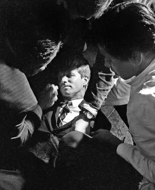 Robert Kennedy, luego de recibir los disparos