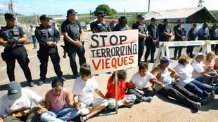 Protestas en Vieques 2003 pidiendo la salida de la marina de Estados Unidos