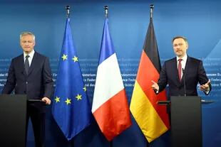 El ministro de Finanzas alemán, Christian Lindner, y el ministro de Economía francés, Bruno Le Maire, hacen una declaración de prensa en el Ministerio de Finanzas en Berlín el 31 de marzo de 2022. 