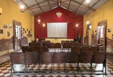 Dos vecinos recuperaron un cine rural que es único en la provincia de Buenos Aires