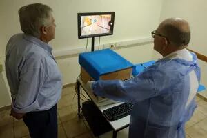Diseñan un ingenioso simulador para entrenar a estudiantes avanzados de Medicina en cirugías mínimamente invasivas