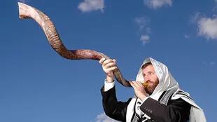 El Rosh Hashaná o año nuevo judío se inaugura con 100 toques del shofar. 