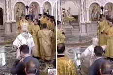 El patriarca Kirill se resbaló con agua bendita en plena misa y sufrió una fuerte caída